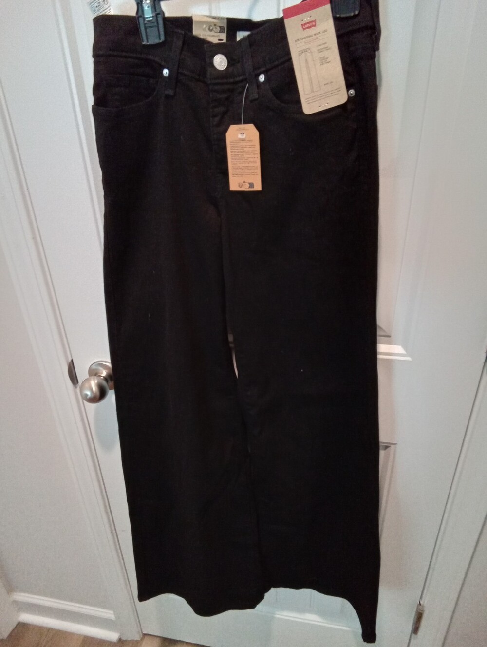 NWT Levi's Black Label 318 Shaping Wide Leg Jeans Sz 26x32 Soft Black Stretch - Picture 2 of 14